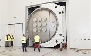 Installation of space test chamber