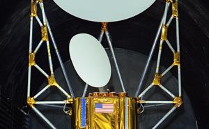 Spacecraft with two paraboli reflectors 