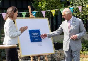 The King unveils a plaque to officially open the UK Space and Defence Gateway. Credit: Harwell Campus