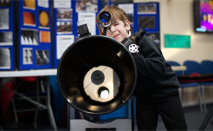 A student using a telescope at the 2020 Stargazing at RAL event.